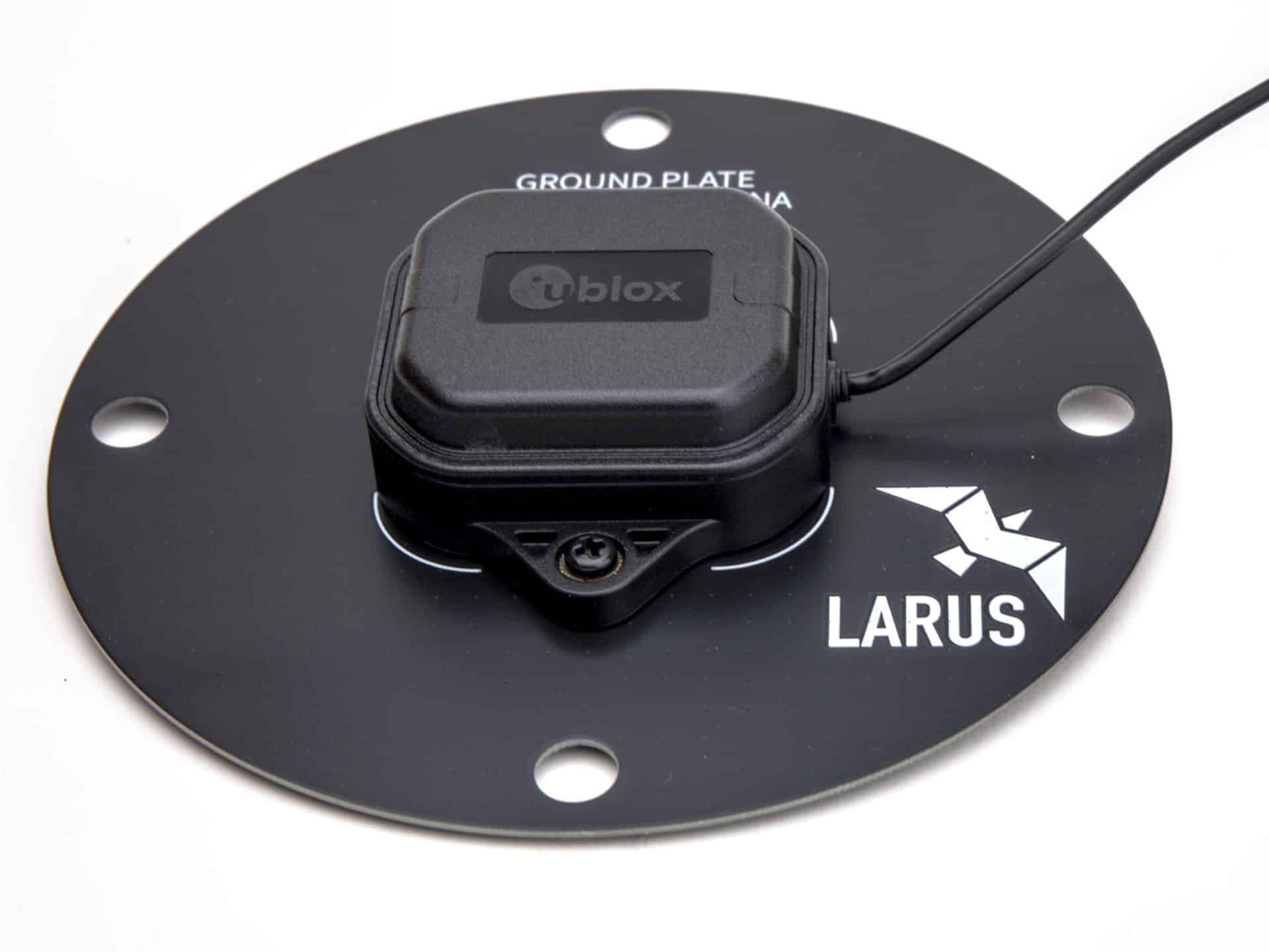 Ground plate large GNSS antenna
